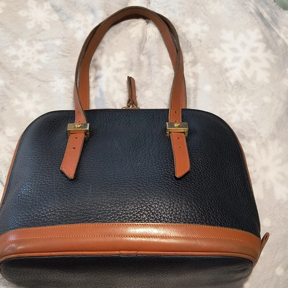 Dooney & Bourke Vintage Pebbled Leather dual zip adjustable strap sachel, EUC